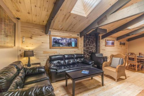 Lotus Mountain Suites - The Gallery - image 5
