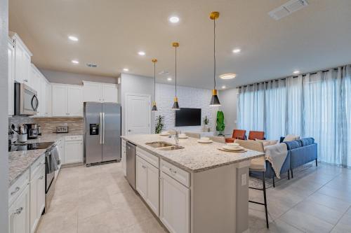 Stylish 5BR Retreat with Pool Near Disney - image 5