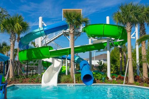 Stylish 5BR Retreat with Pool Near Disney - image 11