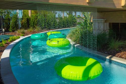 Stylish 5BR Retreat with Pool Near Disney - image 13
