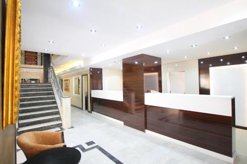 Myra Hotel - 출입구