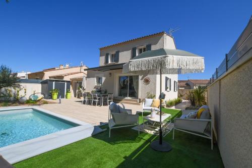 Entre les Alpilles, la Mer, la Camargue, à huit kilomètres de ARLES ,Villa des jasmins ,piscine,3 chambres ,climatisation, wifi fibre gîte à louer Raphèle-les-Arles
