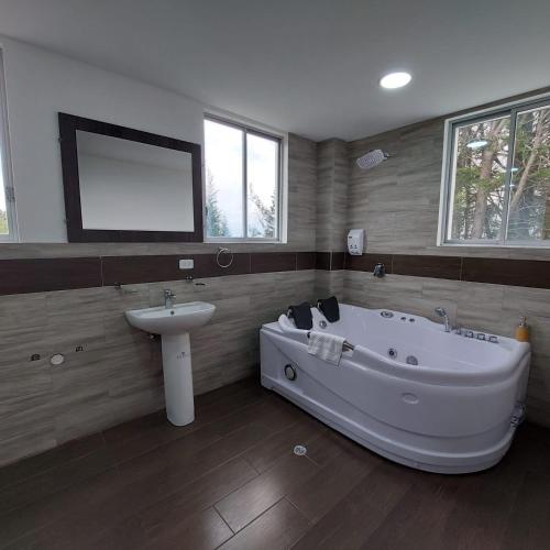 Hosteria Airport Garden in ตาบาเบลา