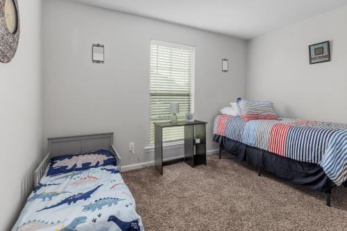 Spacious & Comfy KING Bed with Garage in Lake Charles