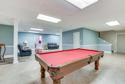 Athens Apt Near Sanford Stadium with Hot Tub Access! in Athens, USA