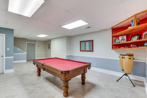 Athens Apt Near Sanford Stadium with Hot Tub Access! in Athens, USA