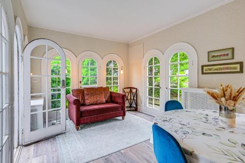 Walk to Harbor! Historic Mamaroneck Guest House in New Rochelle