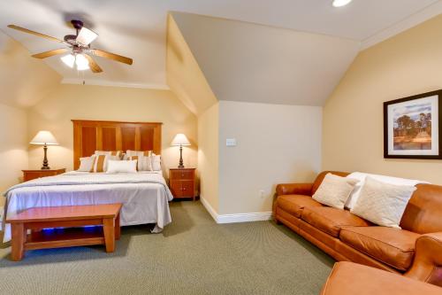Springfield Studio Rental with Golf Course View! in Springfield, USA