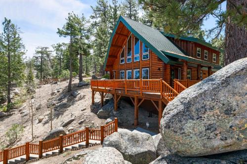 Lakeview Lodge - Across the street from the lake and Boulder Bay Park! in Big Bear Lake, USA