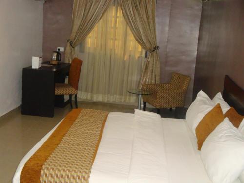 Suru Express Hotel GRA - Tap to explore photos