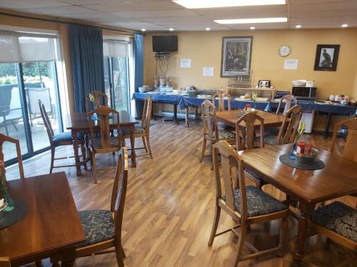 ห้องอาหาร, Heron's Landing Hotel in แคมป์เบล ริเวอร์ (BC)