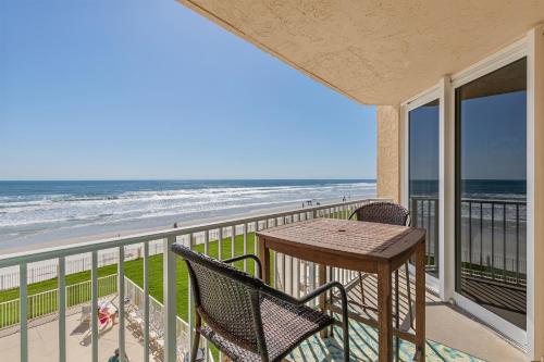 Recently Updated Oceanfront Condo! Views & a Pool