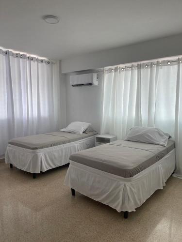 Habitaciones privadas en un departamento encantador - image 2