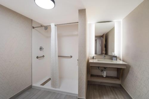 Comfort Suites Lexington - image 11