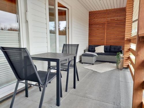 Erkély/terasz, Authentic Estonian Wood Interior Apartment, Sunset Balcony Views, Lahemaa in Kolga
