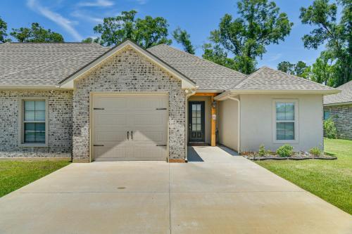 Lovely Hammond Getaway with Patio and Yard!