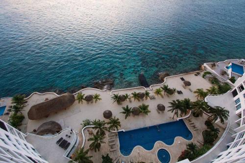 Exclusive beachfront condo in Peninsula Grand in Cozumel, Mexico