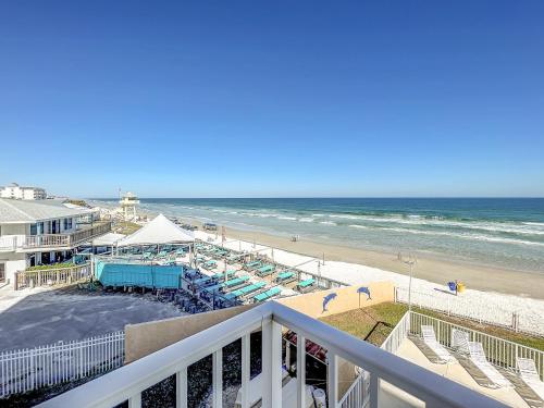Beachfront, Pool, BBQ & Game room! Extra Windows = More Light & More Views in New Smyrna Beach, USA