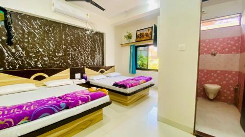 Hotel Gurukripa Inn in โอมกาเรศวร