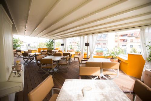 Classic Hotel - image 2