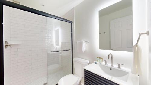 Ocean Breeze Hotel - image 6