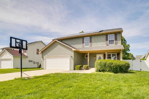 Spacious Champaign Home By University of Illinois! in Champaign, USA