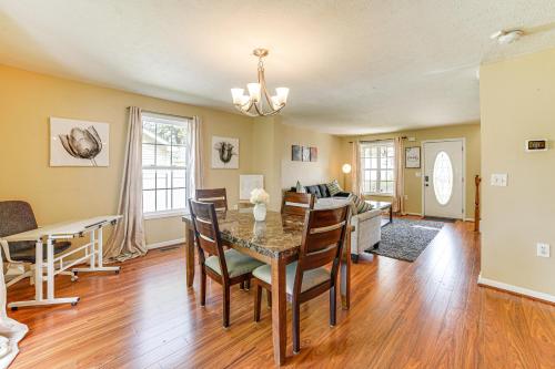 Spacious Champaign Home By University of Illinois! in Champaign, USA