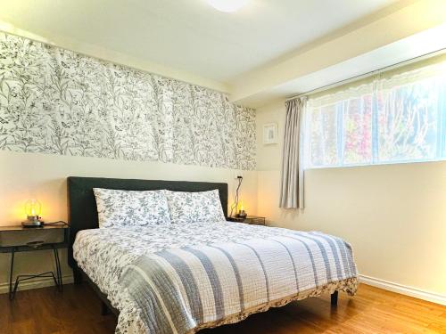 2BR 1BA Garden View Guest Suite - King-size Bed - Free Parking in Vancouver, Canada