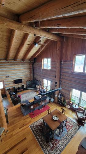 Firefly Creek Lodge in Livonia, USA