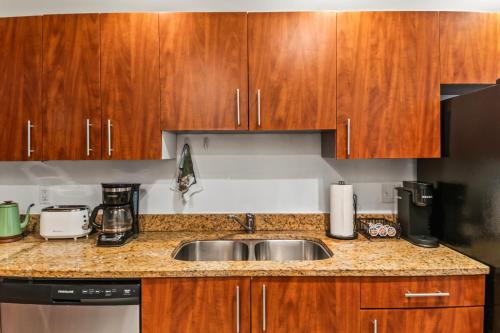 Oceanfront Condo with Ocean View and Beach Access in Hollywood, USA