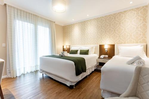 1 queen bed, 1 twin bed