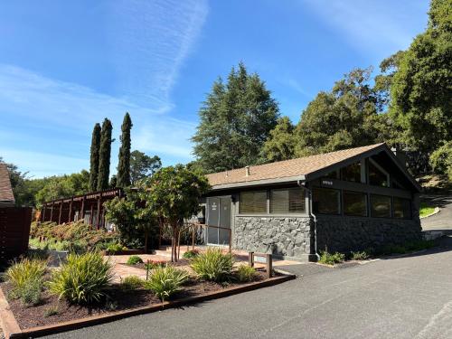 Hidden Valley Inn - image 14