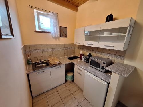 virtuve, Cserke Holdfény Apartman (Cserke Holdfeny Apartman) in Cserkeszőlő