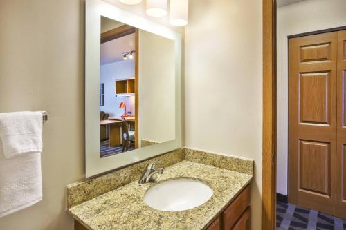 TownePlace Suites Detroit Dearborn - image 11