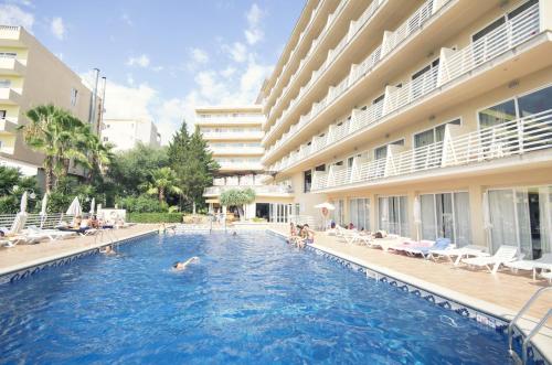 Swimming pool, azuLine Hotel Bahamas y Bahamas II in Majorca