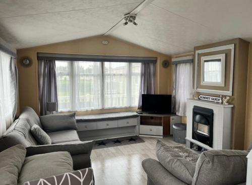 Lakeside View - 3 Bedroom caravan