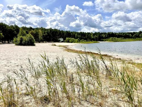 Beach, Ferienhaus im Wald, am Briesener See in Neu Zauche