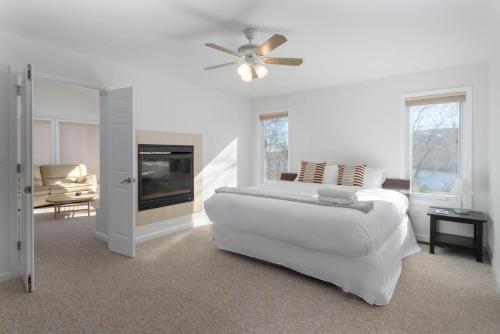 Lake Villa with Theatre and Game Room by Summer in Lake Harmony, USA