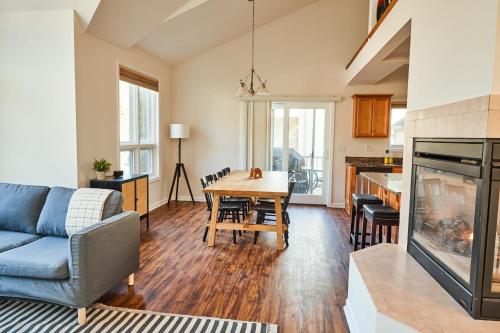 Lake Villa with Theatre and Game Room by Summer in Lake Harmony, USA