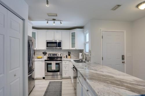 Jupiter Townhome with Patio and Yard about 6 Mi to Beach! in Jupiter, USA