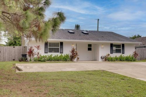 Jupiter Townhome with Patio and Yard about 6 Mi to Beach! in Jupiter, USA