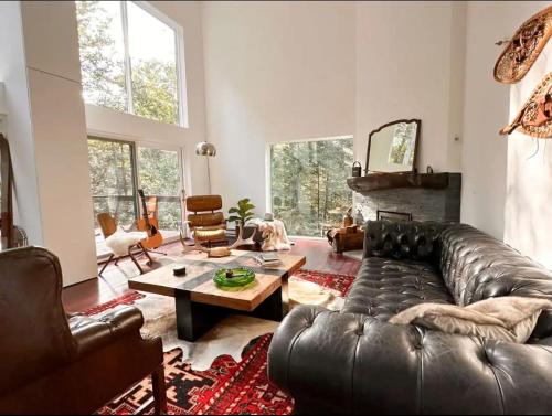 Unique and Private 25ft Waterfall House Hunter NY in Elka Park, USA
