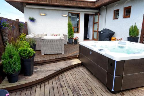 Five-Bedroom House image 3