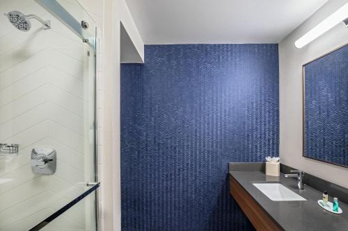 Fairfield by Marriott Inn & Suites Saratoga Malta - 화장실