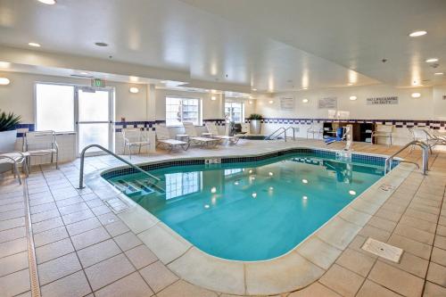 Fairfield by Marriott Inn & Suites Saratoga Malta - 수영장