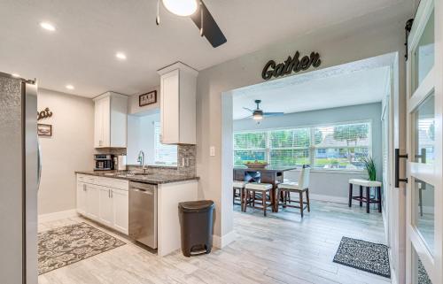 Crystal River Getaway with Dock, Kayaks and Bicycles! in Crystal River, USA