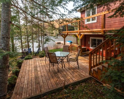Létesítmények, Cabines Niksen in Saint Adolphe D'Howard (QC)