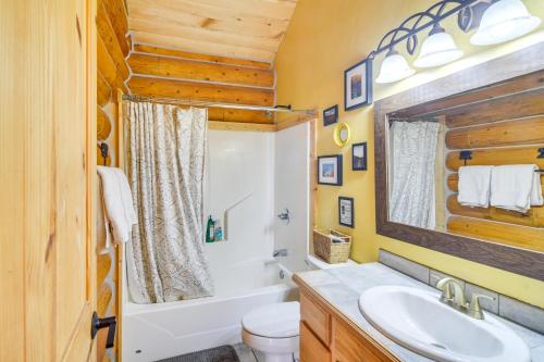 Aspen Grove Lodge - Log Home on 5 Acres with Deck! - image 20