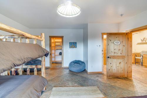 Aspen Grove Lodge - Log Home on 5 Acres with Deck! - image 39