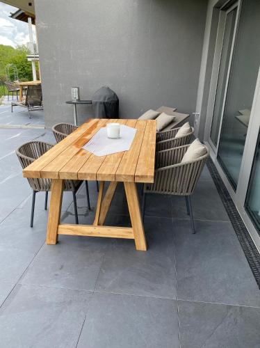 ระเบียง/ชานเรือน, Racers Lodge Nordschleife - mit Hebebühne und Doppelgarage (Racers Lodge Nordschleife - mit Hebebuhne und Doppelgarage) in แบร์เมล